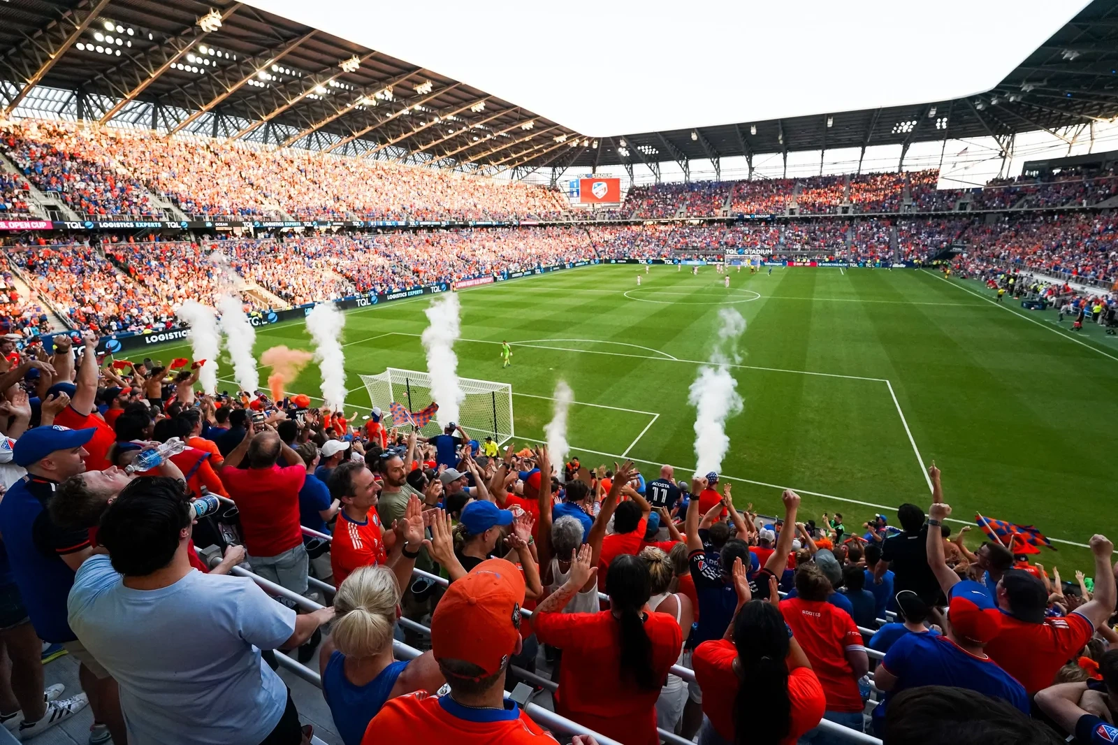 万博体育合作的大型足球比赛现场直播画面